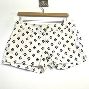 Black and White Shorts Old Navy Size 4 NWT Diamond Pattern